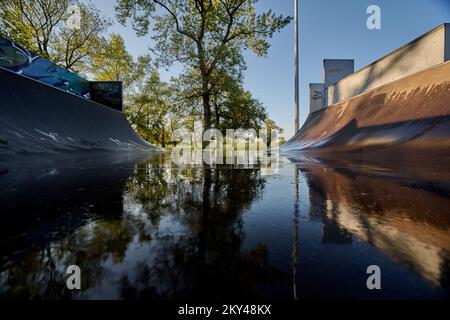 Photo prise le 23 septembre 2022 à Zagreb, scénographie d'automne sur le lac Jarun de Zagreb le premier jour du printemps. Photo: Davor Puklavec/PIXSELL Banque D'Images