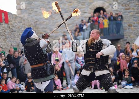 Le festival Medieval Days on Medvednica de 15th a eu lieu au centre d'accueil de Medvedgrad dans le parc naturel de Medvednica, près de Zagreb, en Croatie, sur 8 octobre 2022. Le château de Medvedgrad, près de Zagreb, a accueilli le festival annuel des journées médiévales ce week-end, ouvrant ses portes aux chevaliers, à la noblesse et au grand public. Photo: Tomislav Miletic/PIXSELL Banque D'Images