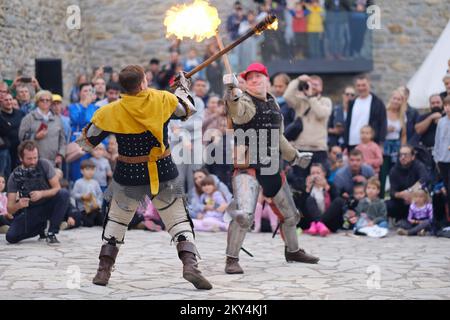 Le festival Medieval Days on Medvednica de 15th a eu lieu au centre d'accueil de Medvedgrad dans le parc naturel de Medvednica, près de Zagreb, en Croatie, sur 8 octobre 2022. Le château de Medvedgrad, près de Zagreb, a accueilli le festival annuel des journées médiévales ce week-end, ouvrant ses portes aux chevaliers, à la noblesse et au grand public. Photo: Tomislav Miletic/PIXSELL Banque D'Images