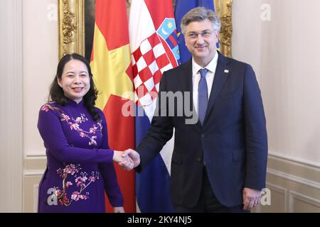 Le Premier ministre croate Andrej Plenkovic a reçu aujourd'hui à Banski dvori le vice-président de la République socialiste du Vietnam Vo Thi Anh Xuan, à Zagreb, en Croatie, sur 11 octobre 2022. Photo: Patrik Macek/PIXSELL Banque D'Images