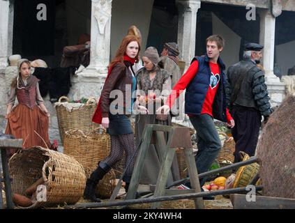 Les acteurs Karen Gillan et Arthur Darvill pendant le tournage de la nouvelle série Doctor Who en Croatie Banque D'Images