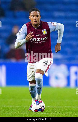 Cardiff, Royaume-Uni. 30th novembre 2022. Ezri Konsa de Aston Villa en action. Cardiff City v Aston Villa au Peter Whittingham Memorial Match au Cardiff City Stadium le 30th novembre 2022. Crédit : Lewis Mitchell/Alay Live News Banque D'Images