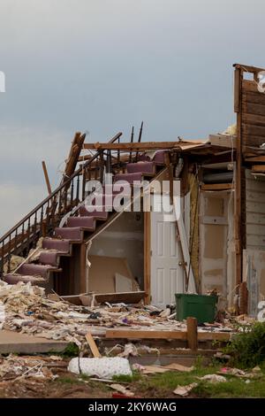 El Reno, Okla., 14 juin 2013 Une maison à El Reno qui a été détruite par une tornade de F5 sur 31 mai 2013. La tornade était la tornade la plus large de l'histoire des États-Unis, à 2,6 miles de l'autre, et était la deuxième tornade F5 à toucher en Oklahoma sur une période de deux semaines. Andrea Booher/FEMA... Photographies relatives aux programmes, aux activités et aux fonctionnaires de gestion des catastrophes et des situations d'urgence Banque D'Images