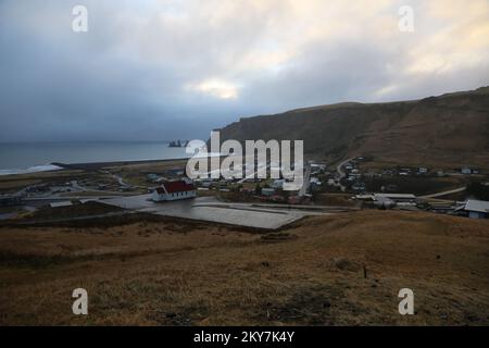 L'église Vakurkirkja en vue de Vik Banque D'Images