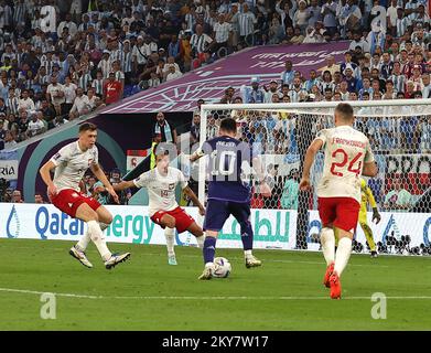 Qatar, Doha. 30th novembre 2022. 30h Nov 2022: Coupe du monde de football 2022: Qatar :.Match #39 Pologne - Argentine at.Stadium 974: Pologne 0 - 2 Argentine .Mac Alister No 20 et Alvarez No 9 chacun un but pour l'Argentine.Seshadri SUKUMAR. (Credit image: © Seshadri Sukumar/ZUMA Press Wire) Credit: ZUMA Press, Inc./Alay Live News Banque D'Images