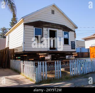 Napa, Californie, 24 août 2014 cette maison a subi de graves dommages après un tremblement de terre qui a secoué Napa, Californie. Se rendre au travail, les propriétaires ont déjà commencé à réparer. Photographies relatives aux programmes, aux activités et aux fonctionnaires de gestion des catastrophes et des situations d'urgence Banque D'Images