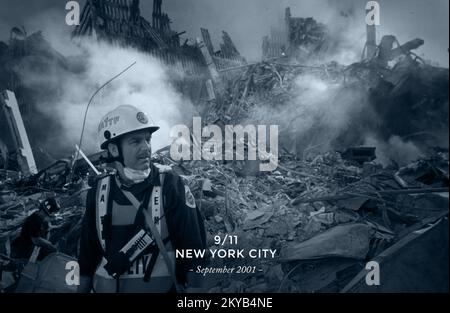 New York, NY, 13 septembre 2001 les spécialistes de la recherche et du sauvetage en milieu urbain continuent de chercher des survivants parmi les épaves du Centre du commerce mondial. Photographies relatives aux programmes, aux activités et aux fonctionnaires de gestion des catastrophes et des situations d'urgence Banque D'Images