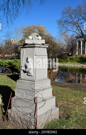 Chicago, Illinois, États-Unis. La tombe et le site de la célèbre star de baseball des Chicago Cubs, Ernie Banks. Banque D'Images