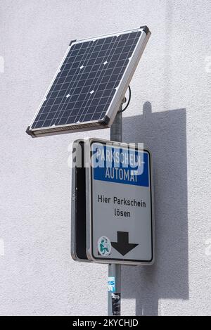 Module photovoltaïque sur un parcmètre, Lauf an der Pegnitz, moyenne-Franconie, Bavière, Allemagne Banque D'Images