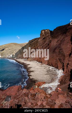 La plage rouge, Santorini, Grèce Banque D'Images