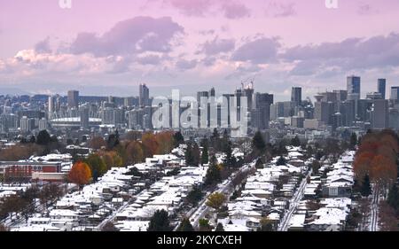 Skyline d'hiver de Vancouver, vue de Burnaby, Colombie-Britannique, Canada, en novembre 2022 Banque D'Images