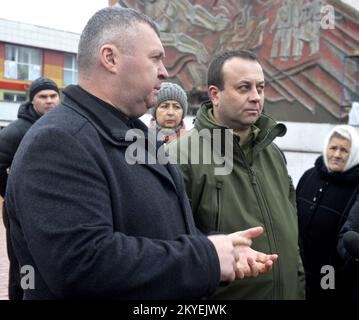 LADYZHYN, UKRAINE - 29 NOVEMBRE 2022 - le chef de l'Administration militaire régionale de Vinnytsia, Serhii Borzov (R), et le chef du Conseil régional de Vinnytsia, Viachesl Banque D'Images