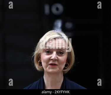 Londres, Royaume-Uni. 20th octobre 2022. Le Premier ministre britannique Liz Truss prononce un discours de démission devant la porte du 10 Downing Street, sous la pression de tous les côtés de son parti, jeudi, 20 octobre 2022. Mme Truss a démissionné après seulement 44 jours en poste. Le Parti conservateur annoncera un nouveau chef dans une semaine après une campagne électorale accélérée. Photo de Hugo Philpott/UPI crédit: UPI/Alay Live News Banque D'Images