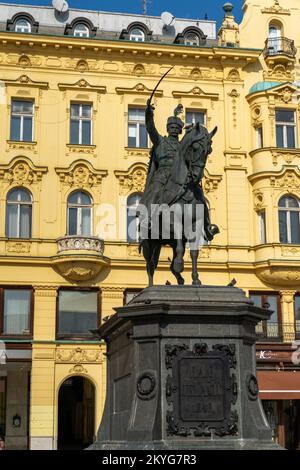 Zagreb, Croatie - 11 octobre 2022 : vue rapprochée de la statue de Ban Josip Jelacic sur la place principale de la ville de Zagreb Banque D'Images