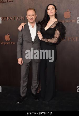 Los Angeles, États-Unis. 30th novembre 2022. Ben Foster et Laura Prepon marchent sur le tapis rouge lors de la première pour Apple Original films “Emancipation” au Regency Village Theatre de Los Angeles, CA sur 30 novembre 2022. (Photo de Scott Kirkland/Sipa USA) crédit: SIPA USA/Alay Live News Banque D'Images