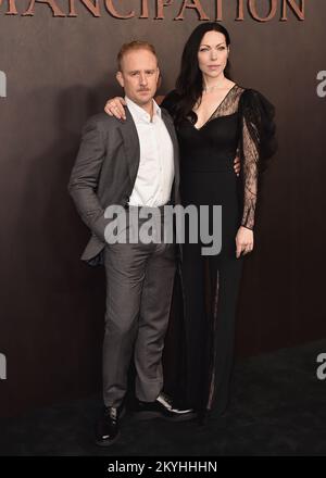 Ben Foster et Laura Prepon marchent sur le tapis rouge lors de la première pour Apple Original films “Emancipation” au Regency Village Theatre de Los Angeles, CA sur 30 novembre 2022. (Photo de Scott Kirkland/Sipa USA) Banque D'Images