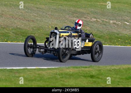 Mark Walker, GN Thunderbug, Frazer Nash/GN Race, quinze minutes de course rapprochée, avec des voitures datant du début de 1920s au milieu de 1930s, beaucoup avec ch Banque D'Images