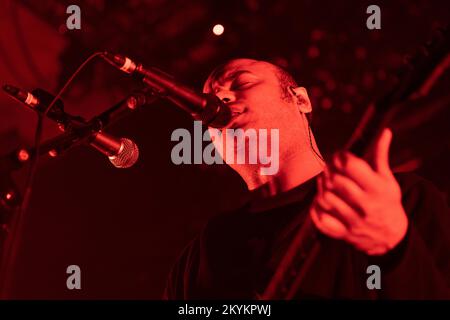 Oslo, Norvège. 30th novembre 2022. Le groupe d'avant-garde suisse-américain zeal & ardor joue un concert à Rockefelle à Oslo. Ici, le chanteur et guitariste Manuel Gagneux est vu en direct sur scène. (Crédit photo : Gonzales photo/Alamy Live News Banque D'Images