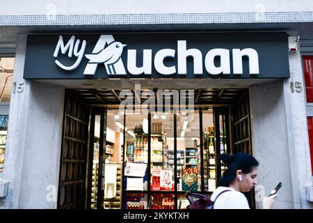 L illustration montre le signe d un magasin Auchan My Auchan