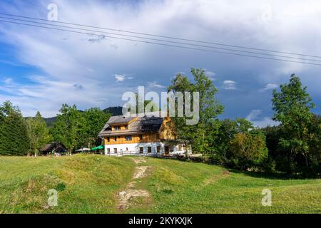 Cabanes en bois dans les montagnes slovènes. Banque D'Images