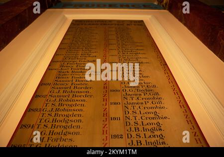 Une liste de noms sur le mur à Duncombe place Lodge 236, Duncombe place, est le plus ancien Freemasons Lodge survivant à York, North Yorkshire. L'un des Banque D'Images