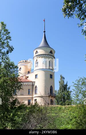 Le château Mariental se trouve dans la partie sud de la ville de Pavlovsk, dans la région de Leningrad, en Russie. Bibs ou BIP est un château avec des tours et une cour à Banque D'Images