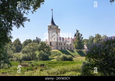 Le château Mariental se trouve dans la partie sud de la ville de Pavlovsk, dans la région de Leningrad, en Russie. Bibs ou BIP est un château avec des tours et une cour à Banque D'Images