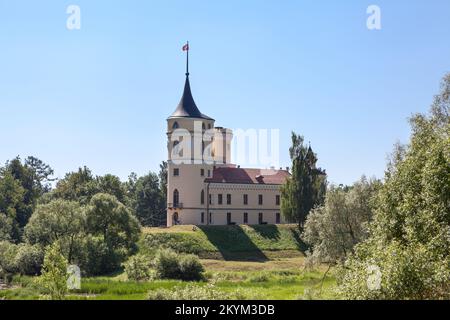 Le château Mariental se trouve dans la partie sud de la ville de Pavlovsk, dans la région de Leningrad, en Russie. Bibs ou BIP est un château avec des tours et une cour à Banque D'Images