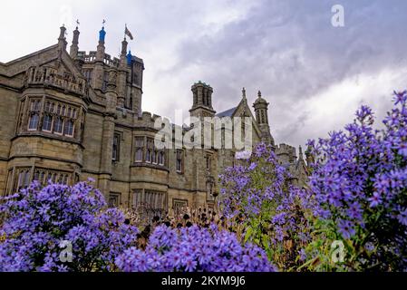 Maison victorienne de style gothique. Le château de Margam est un haut-lieu de la maison gothique Tudor avec détail de la pierre. Margam Country Park, Margam, Port Talbot, ainsi Banque D'Images