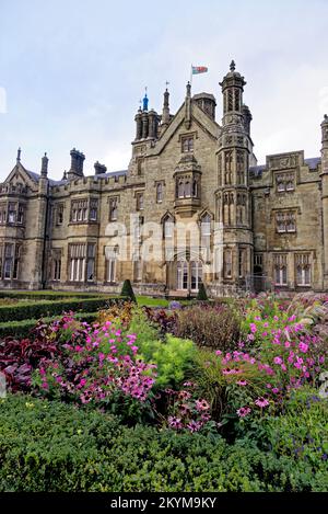 Maison victorienne de style gothique. Le château de Margam est un haut-lieu de la maison gothique Tudor avec détail de la pierre. Margam Country Park, Margam, Port Talbot, ainsi Banque D'Images