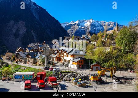 Automne dans le village alpin de Venosc, Oisans, Ecrins, Alpes françaises, France Banque D'Images