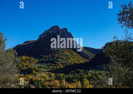 Automne au Rocher St Julien à Buis les Baronnies, Provence, France Banque D'Images