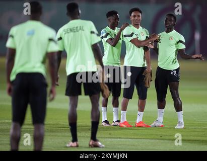 Moussa n'Diaye, Abdou Diallo et Bamba Dieng au Sénégal pendant une session de formation à Al Duhail SC, Doha, Qatar. Date de la photo: Jeudi 1 décembre 2022. Banque D'Images