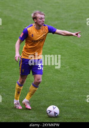 George Lapslie de Mansfield Town lors du deuxième tour de la coupe Emirates FA au stade Hillsborough, Sheffield. Date de la photo: Samedi 26 novembre 2022. Banque D'Images