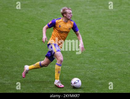 George Lapslie de Mansfield Town lors du deuxième tour de la coupe Emirates FA au stade Hillsborough, Sheffield. Date de la photo: Samedi 26 novembre 2022. Banque D'Images