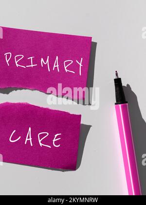 Écriture du texte affichant soins primaires. Mot pour les soins de santé fournis par un médecin, un pédiatre ou une infirmière Banque D'Images