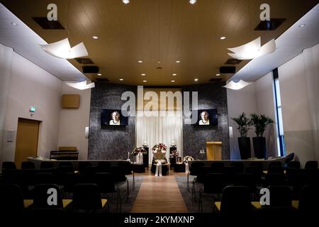 BAEXEM - le cercueil avec Silvana Heber dans la salle de cérémonie du crématorium du Limbourg central après les funérailles privées. Le corps de la femme de 36 ans a été trouvé dans la zone forestière d'un demi-kilomètre entre Vessem et Veldhoven. La police a arrêté l'ex-petit ami de la femme. ANP ROB ENGELAR pays-bas sortie - belgique sortie Banque D'Images