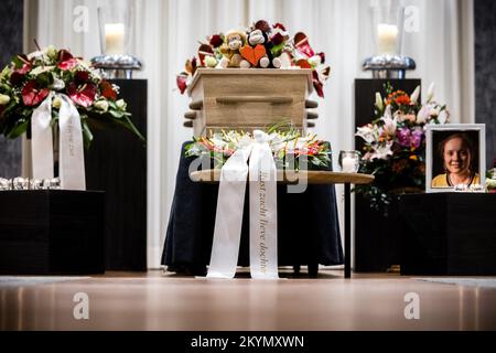 BAEXEM - le cercueil avec Silvana Heber dans la salle de cérémonie du crématorium du Limbourg central après les funérailles privées. Le corps de la femme de 36 ans a été trouvé dans la zone forestière d'un demi-kilomètre entre Vessem et Veldhoven. La police a arrêté l'ex-petit ami de la femme. ANP ROB ENGELAR pays-bas sortie - belgique sortie Banque D'Images