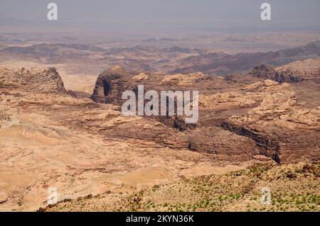 Mars rouge comme le paysage dans le désert de Wadi Rum, en Jordanie, ce lieu a été utilisé comme cadre pour de nombreux films de science-fiction Banque D'Images