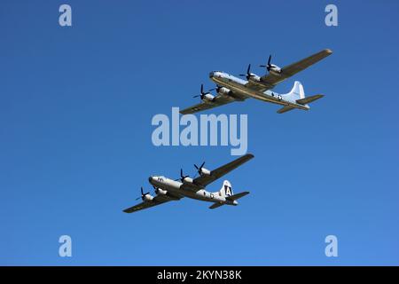 Deux superforteresses B-29 volantes en formation Banque D'Images