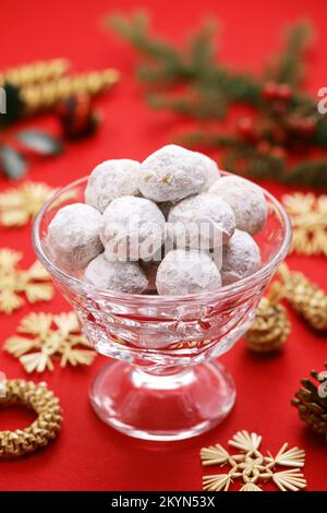 petits gâteaux de boules de neige faits maison, petits gâteaux mexicains de mariage Banque D'Images