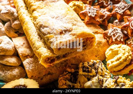 Tarte de Noël, biscuits et biscuits au pain d'épice Banque D'Images