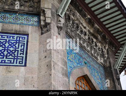 Située à Istanbul, en Turquie, la mosquée Hobyar a été construite en 1909. Il est célèbre pour ses carreaux. Banque D'Images