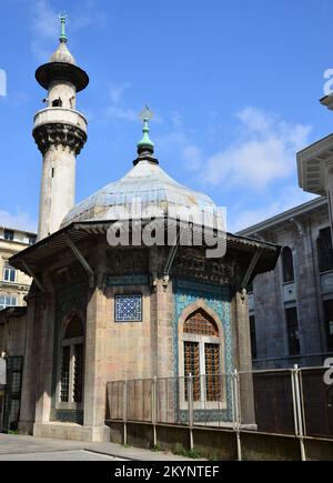 Située à Istanbul, en Turquie, la mosquée Hobyar a été construite en 1909. Il est célèbre pour ses carreaux. Banque D'Images