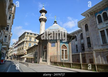 Située à Istanbul, en Turquie, la mosquée Hobyar a été construite en 1909. Il est célèbre pour ses carreaux. Banque D'Images