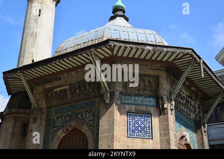 Située à Istanbul, en Turquie, la mosquée Hobyar a été construite en 1909. Il est célèbre pour ses carreaux. Banque D'Images