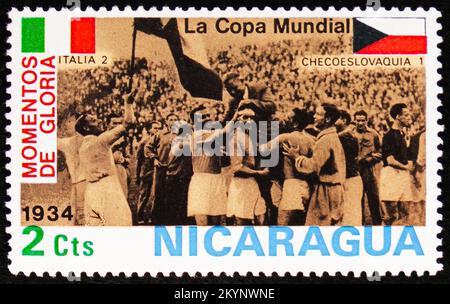 MOSCOU, RUSSIE - 29 OCTOBRE 2022: Timbre-poste imprimé au Nicaragua montre Italie-Tchécoslovaquie, coupe du monde de la FIFA 1974 - série Allemagne, vers 1974 Banque D'Images