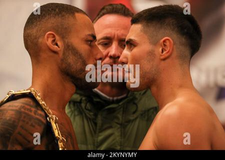 Newcastle, Royaume-Uni. 01st décembre 2022. Troy Williamson et Josh Kelly affrontent lors du championnat britannique Super-Welterweight: Troy Williamson vs Josh Kelly final face off au Newcastle Civic Center, Newcastle upon Tyne, Royaume-Uni, 1st décembre 2022 ( Credit: DaN Cooke/Alamy Live News Banque D'Images