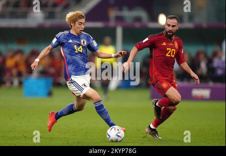 Junya Ito au Japon (à gauche) et Dani Carvajal en Espagne pour la bataille du ballon lors du match de la coupe du monde de la FIFA du groupe E au stade international de Khalifa, Al Rayyan, Qatar. Date de la photo: Jeudi 1 décembre 2022. Banque D'Images