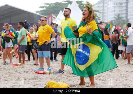 Les fans brésiliens se réunissent à la fête de rue pour soutenir l'équipe nationale de football qui joue la coupe du monde de la Fifa à l'arène du Festival de ventilateur Banque D'Images